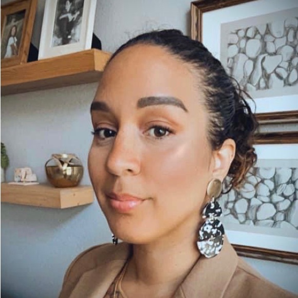 Meet your Posher, MJ - Picture 1 of 3